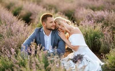 Romantic Wedding Couple Poses